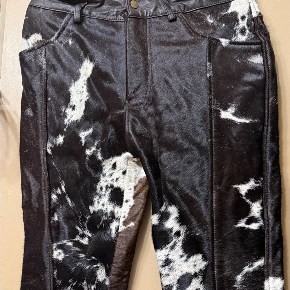 Chic Black and White Flare Pants - Picture 3 of 6
